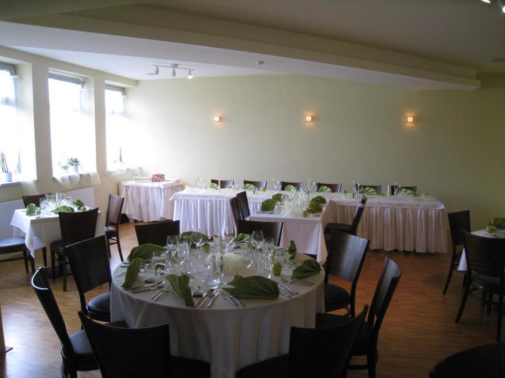Linden Restaurant And Pension Brno Exteriör bild